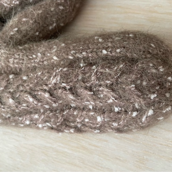Cable knit mittens lined with faux shearling - Picture 4 of 6